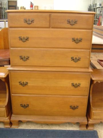 Appraisal: MAPLE CHEST W NIGHTSTANDS