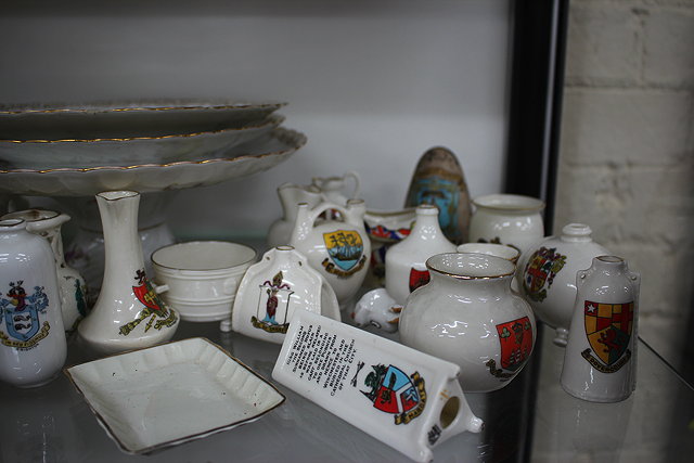 Appraisal: A COLLECTION OF CRESTED CHINA to include a W H