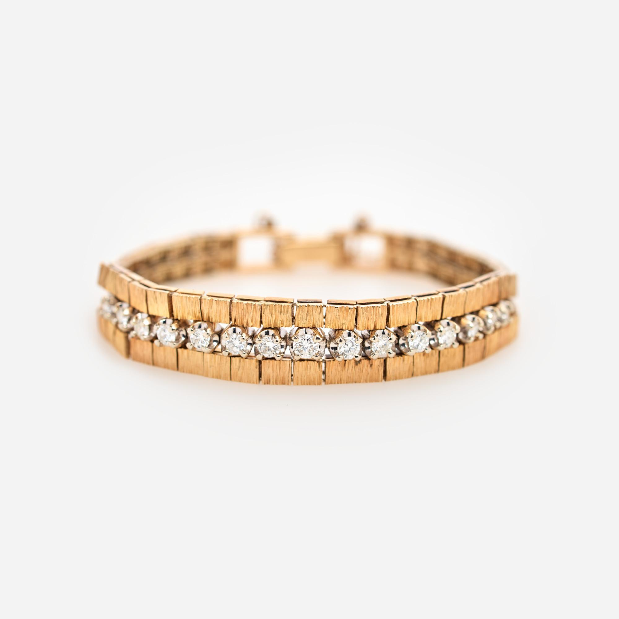 Appraisal: DIAMOND TEXTURED LINK BRACELET CTW IN K A k textured