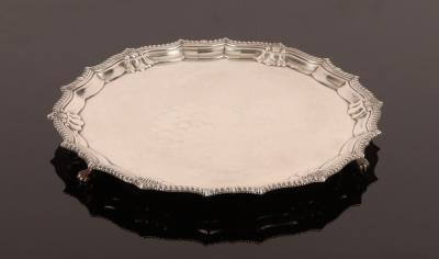 Appraisal: A silver salver Birmingham with pie crust border and paw