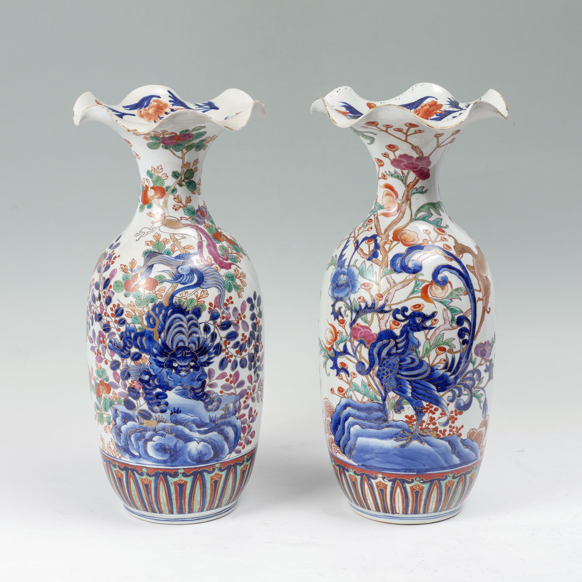 Appraisal: JAPANESE MEIJI PERIOD SCALLOPED RIM VASES Pair of late th