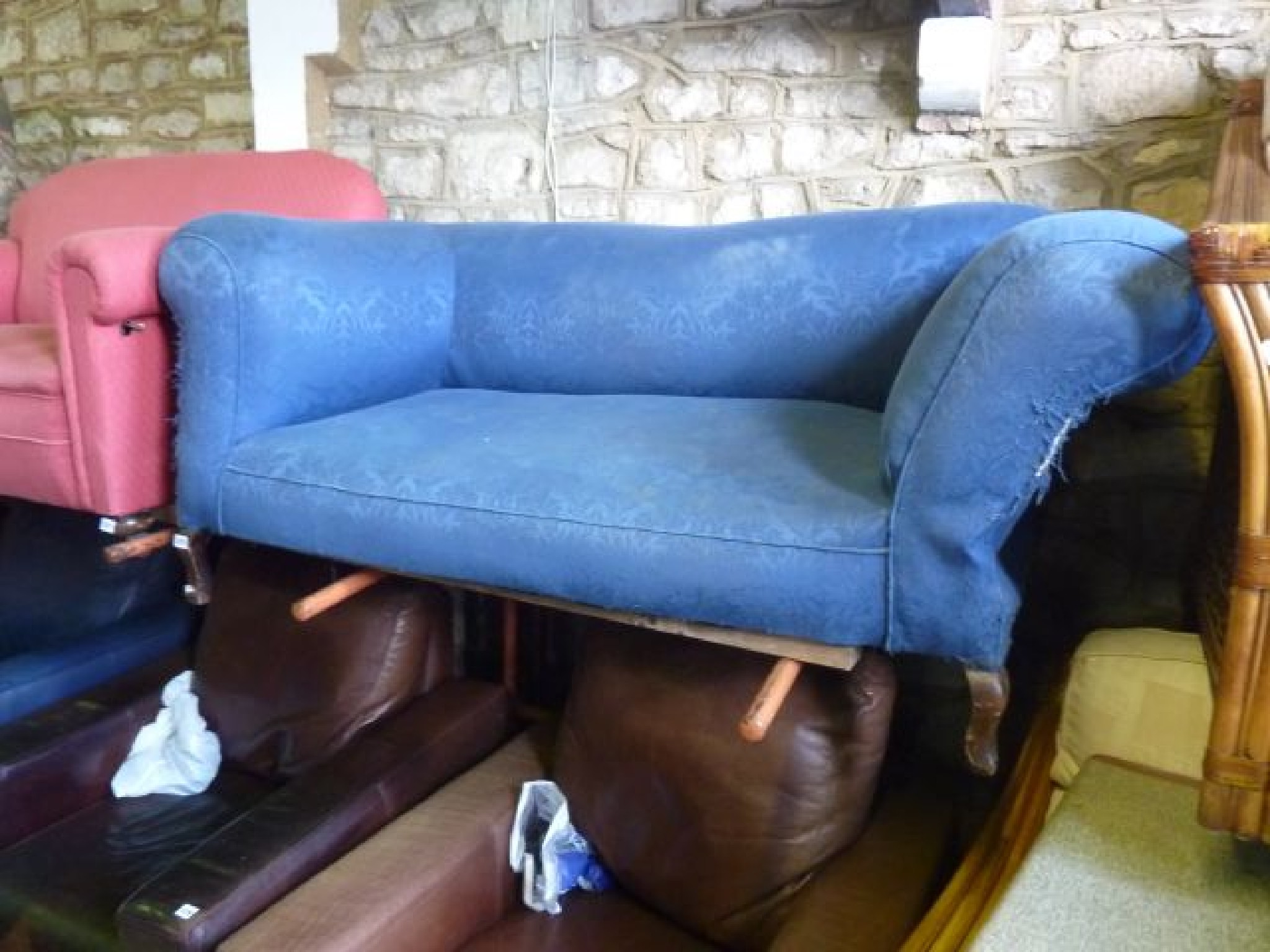 Appraisal: An Edwardian cottage Chesterfield sofa with drop end on shaped