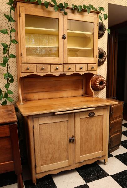 Appraisal: AN EARLY TH CENTURY ASH WOOD KITCHEN CABINETThe classic kitchen