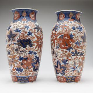 Appraisal: A pair of Japanese import Imari porcelain vases Meiji period