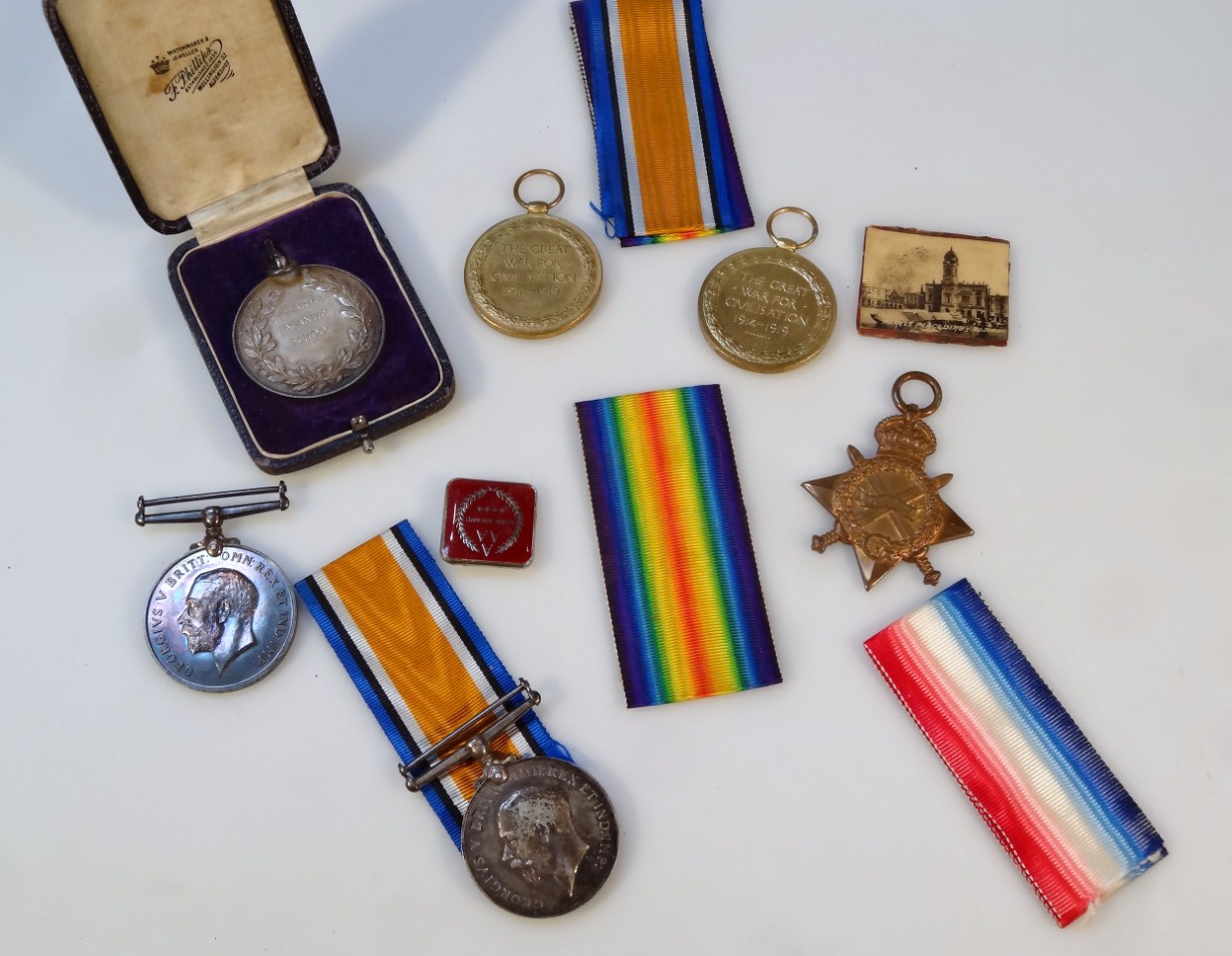 Appraisal: Three part WWI medal groups awarded to brothers GNR C