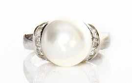 Appraisal: An ct white gold mm South Sea pearl and ten