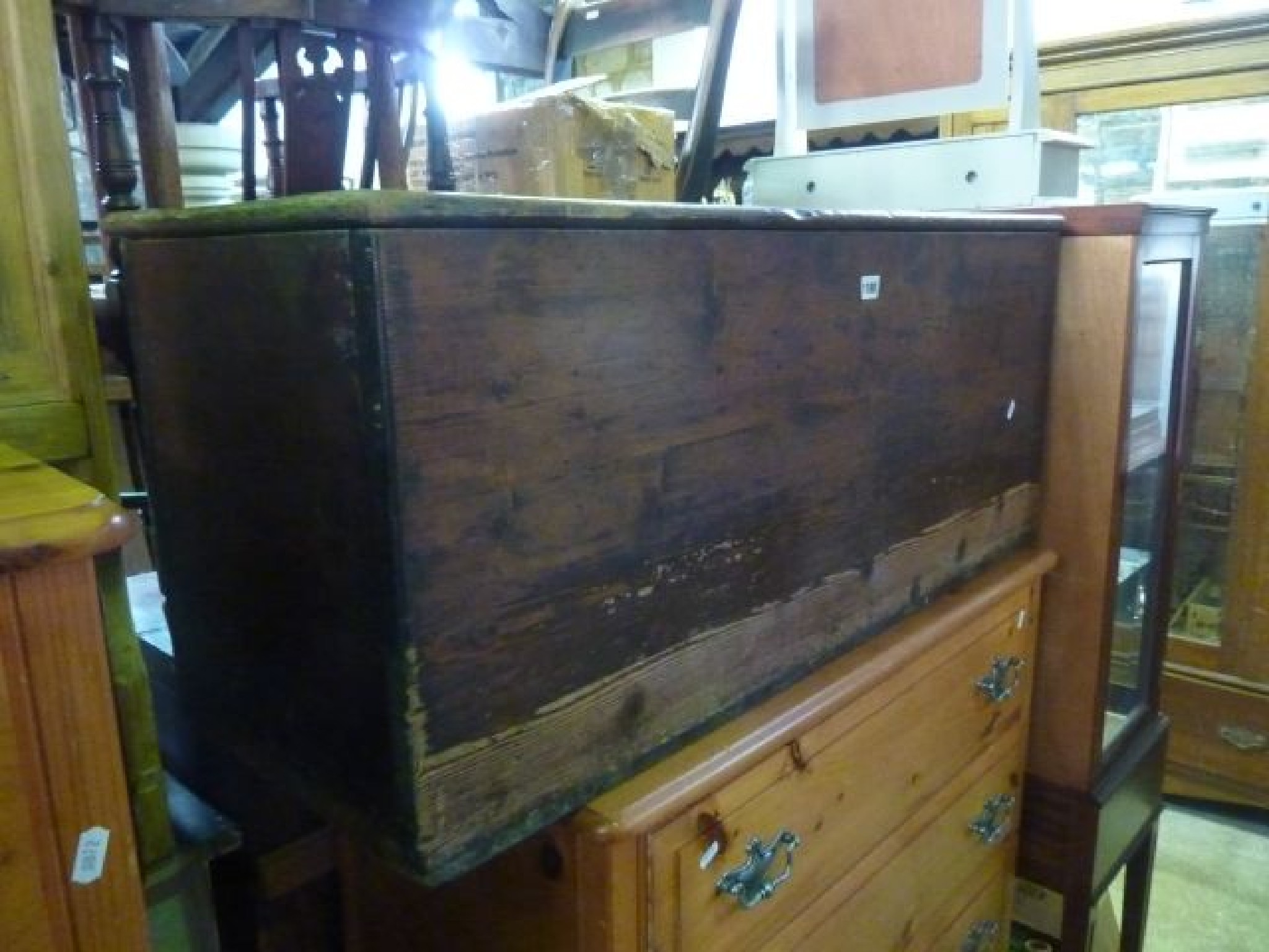 Appraisal: A pine blanket box of simple construction with stained finish