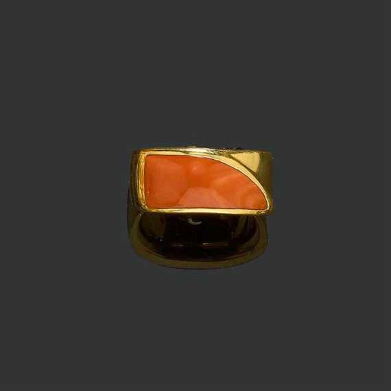 Appraisal: CORAL AND GOLD RING Pink gold Casual-elegant solid band ring