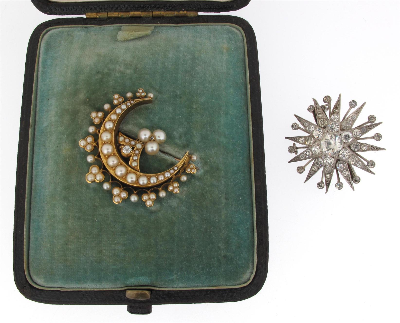 Appraisal: An Edwardian gold crescent brooch