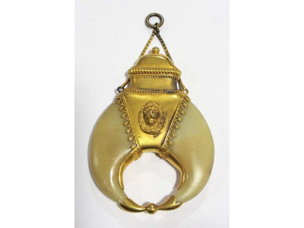 Appraisal: An Indian tiger's claw vinaigrette pendant with two claws set