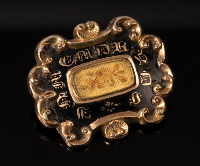 Appraisal: An early Victorian mourning brooch in yellow metal and black