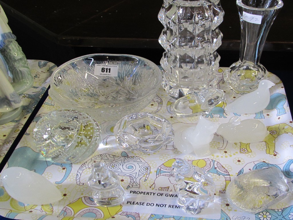 Appraisal: Tray lot of assorted glass to include Hadeland animal figures