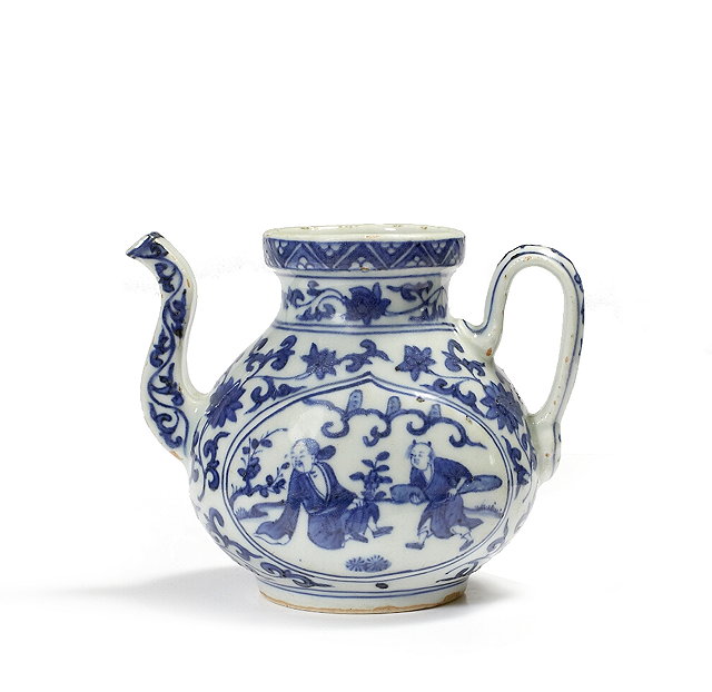 Appraisal: A Chinese blue and white wine potMingwith shaped spout and