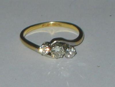 Appraisal: A THREE STONE DIAMOND RING approximately cts set in crossover