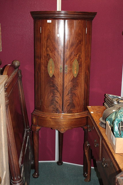 Appraisal: A TH CENTURY MAHOGANY BOW FRONT CORNER CUPBOARD with inlaid