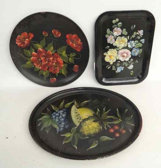 Appraisal: Lot three painted tole trays