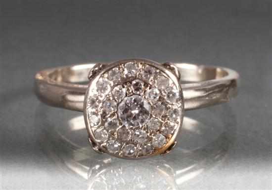 Appraisal: Gold and diamond cluster ring mounted in -unmarked white gold