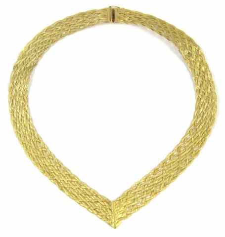 Appraisal: FOURTEEN KARAT GOLD CHAIN NECKLACE The yellow gold chain is