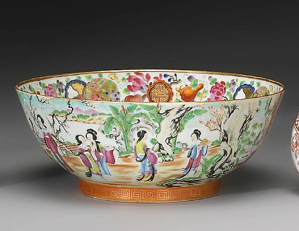 Appraisal: An export porcelain deep bowl with 'pseudo-tobacco leaf' band Early