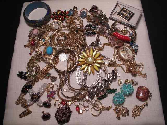 Appraisal: Lot assorted ladies costume jewelry Brands such as Avon Monet