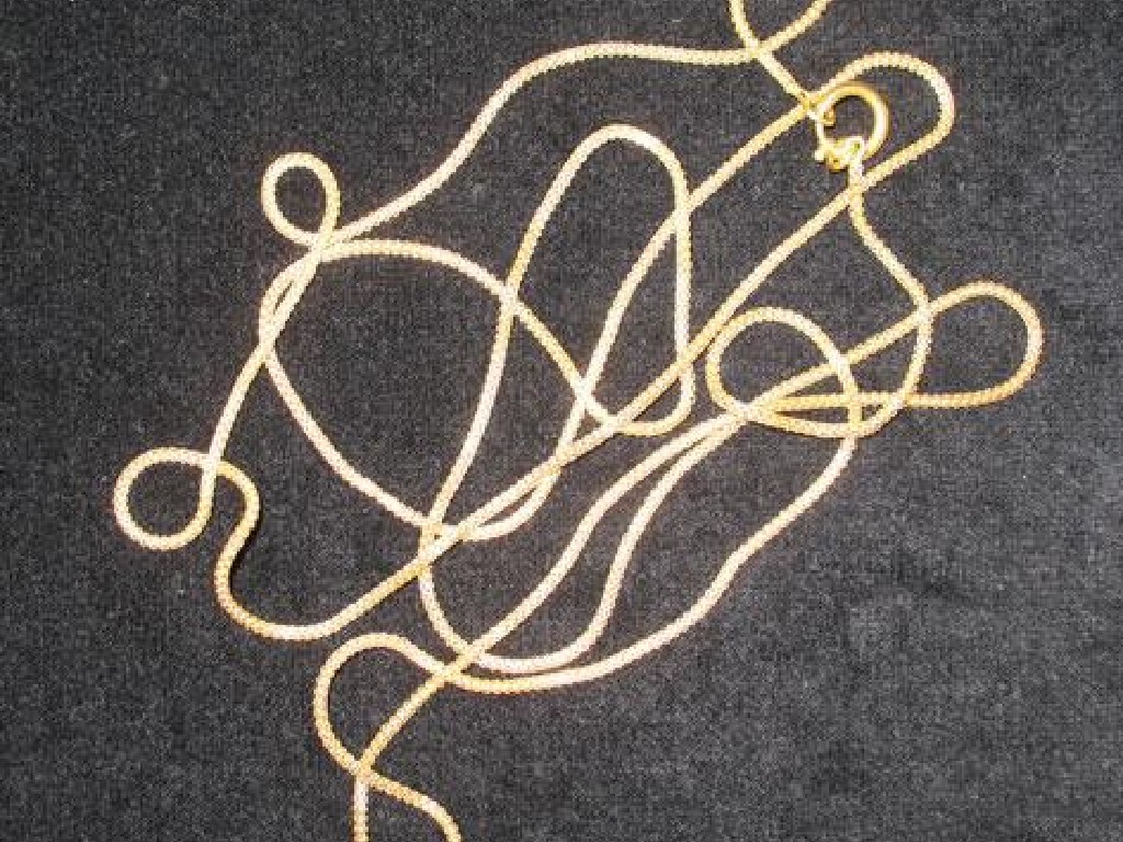 Appraisal: A YELLOW GOLD NECKLACE of box link form with enlarged