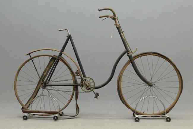 Appraisal: C Victor ''Victoria'' pneumatic safety mens bicycle Overman Wheel Company