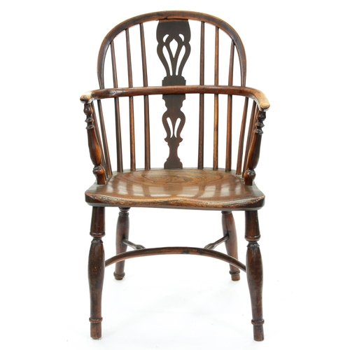 Appraisal: A Victoria yew wood low back Windsor chair East Midlands