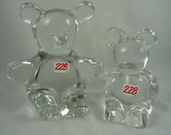 Appraisal: TWO SIGNED ART CRYSTAL SEATED TEDDY BEAR FIGURES The largest