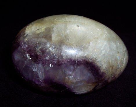 Appraisal: A 'Blue John' or Derbyshire felspar mineral egg cm long