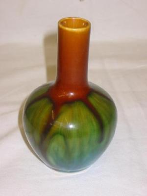 Appraisal: A LINTHORPE MAJOLICA VASE of bottle form the streaked glaze