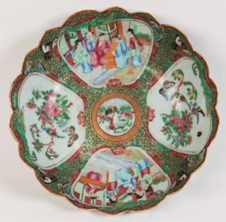 Appraisal: CHINESE PORCELAIN FAMILLE ROSE SCALLOPED EDGE BOWL CHINESE PORCELAIN FAMILLE