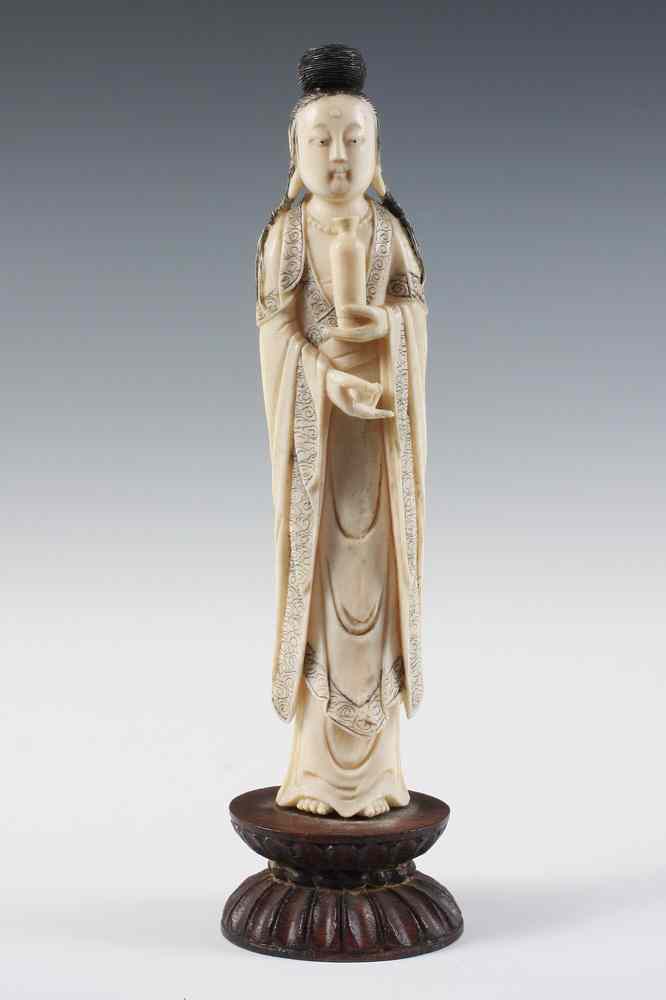 Appraisal: CHINESE IVORY CARVING - th c Chinese Ivory Carving of