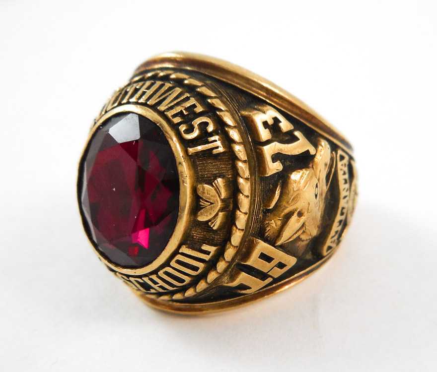 Appraisal: JOSTENS TEN KARAT GOLD CLASS RING Southwest High School Atlanta