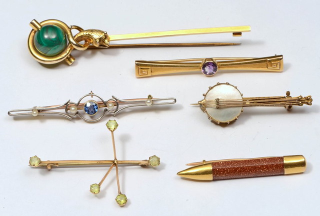 Appraisal: A COLLECTION OF VARIOUS BAR BROOCHES including a sapphire and