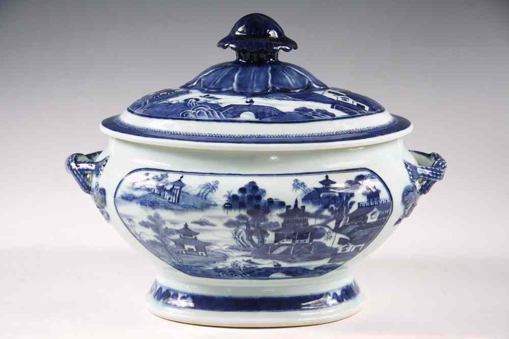 Appraisal: CHINESE EXPORT COVERED TUREEN - th c Fitzhugh Export in