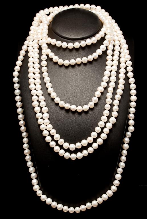 Appraisal: Lady's cultured pearl necklace approximately in