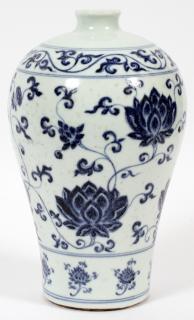 Appraisal: CHINESE BLUE AND WHITE PORCELAIN VASE CHINESE BLUE AND WHITE