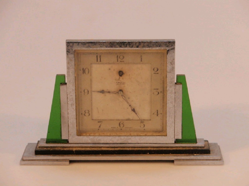 Appraisal: A Smiths electric Art Deco mantel clock the square dial