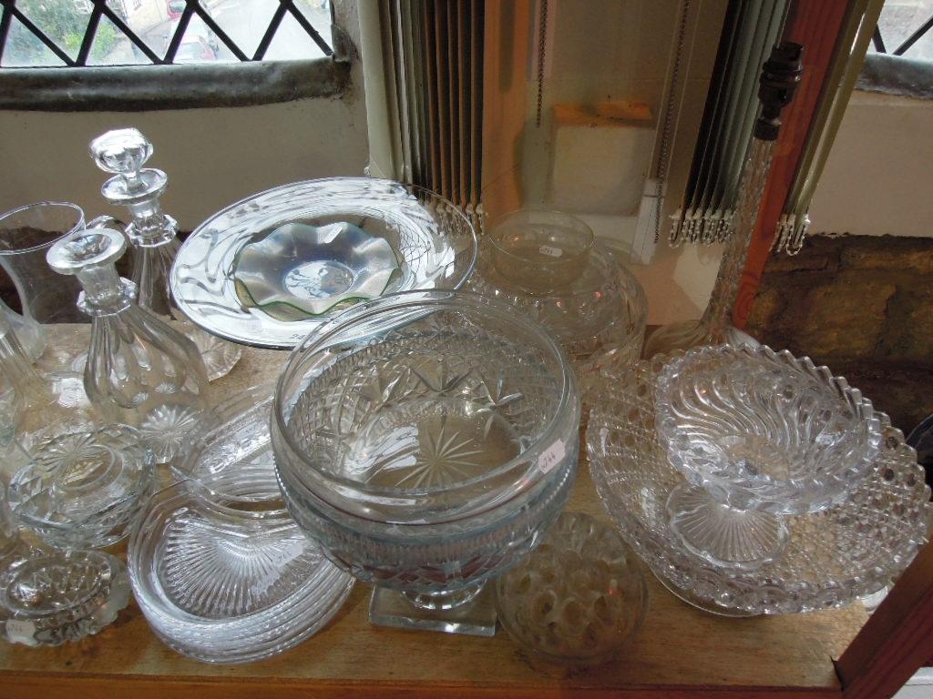 Appraisal: An extensive collection of th century and other glassware including