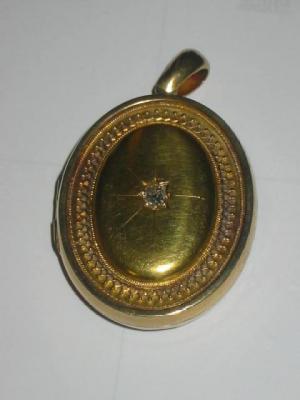 Appraisal: A VICTORIAN CT GOLD LOCKET of oval form gypsy set