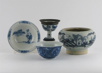 Appraisal: A Chinese blue and white dragon bowl painted with three