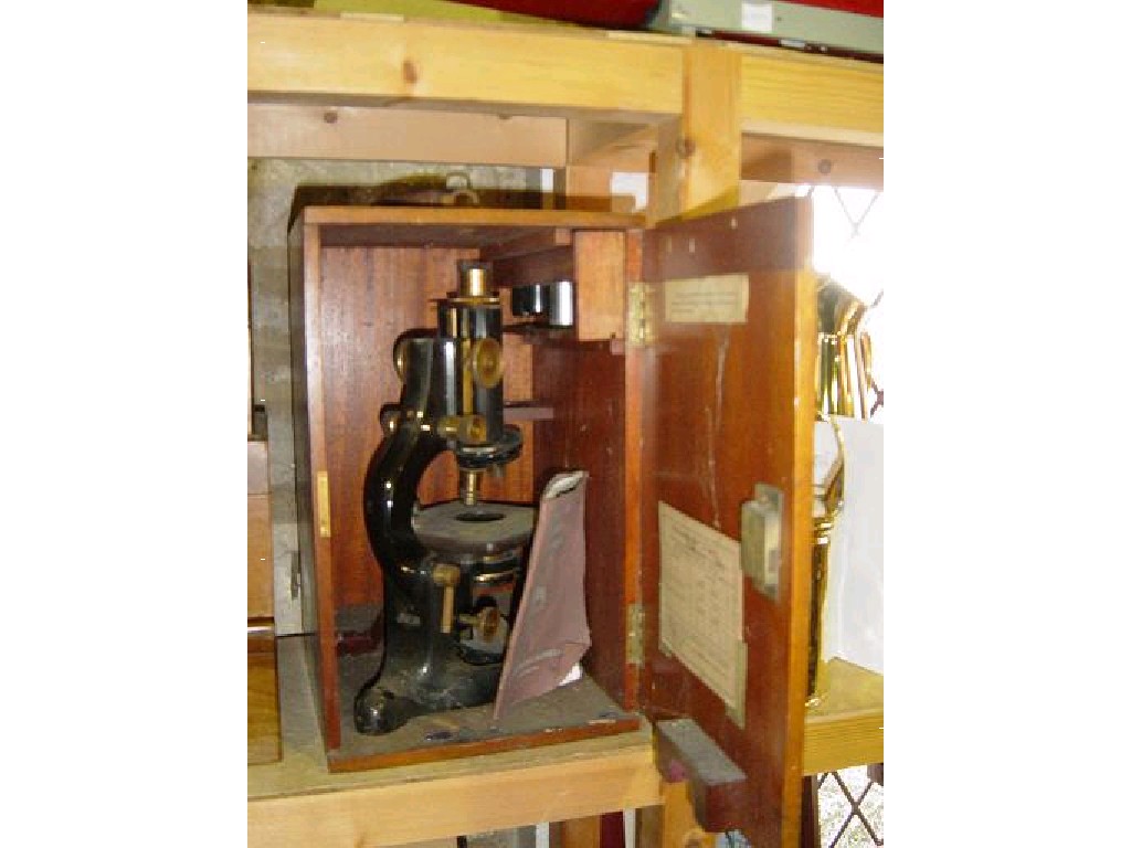 Appraisal: A Watson microscope in a mahogany box with brass details