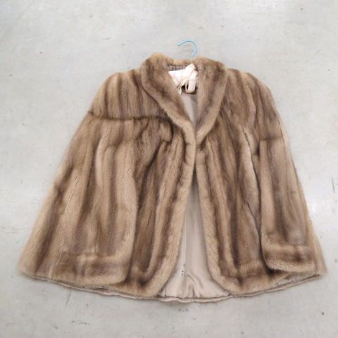 Appraisal: Mink Cape silvery brown