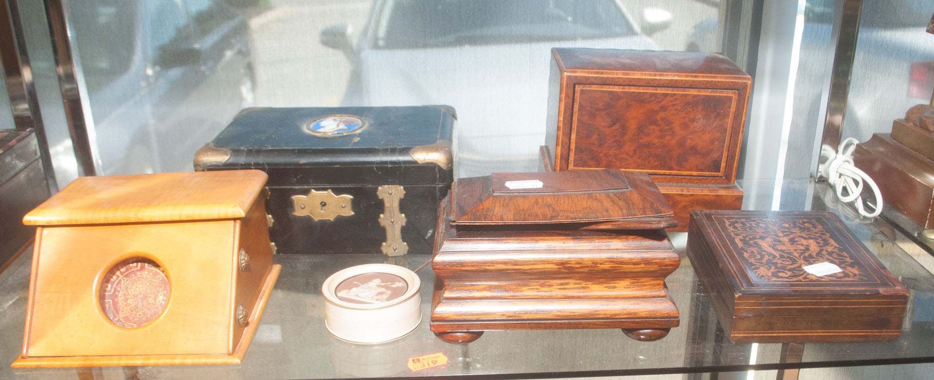 Appraisal: Six decorative boxes Undernumber