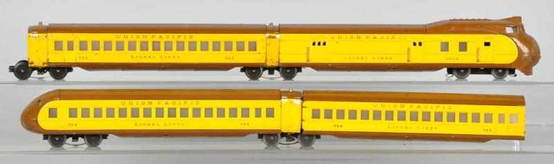 Appraisal: Lionel O-Gauge Streamline Passenger Train Set Description American Pre-war This