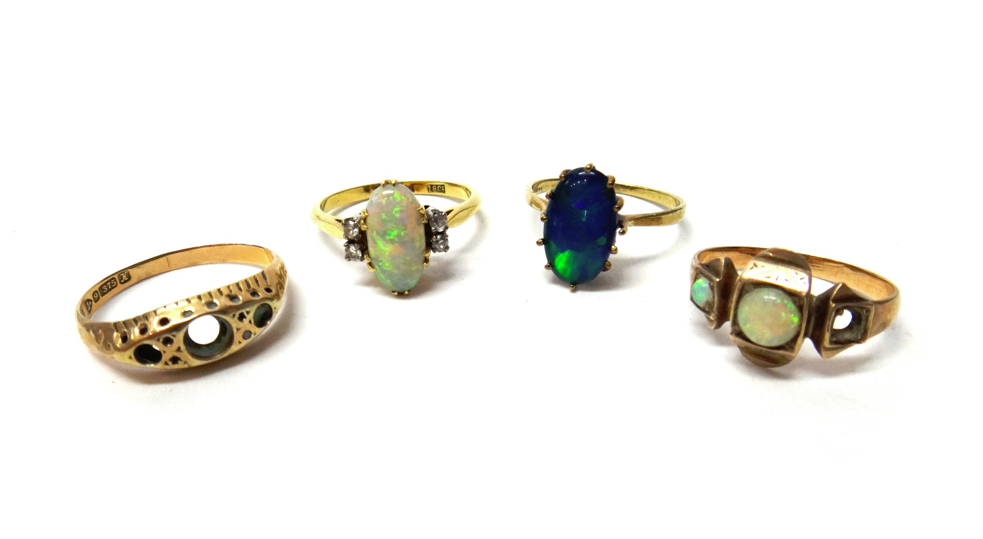 Appraisal: A gold ring claw set with an oval opal between