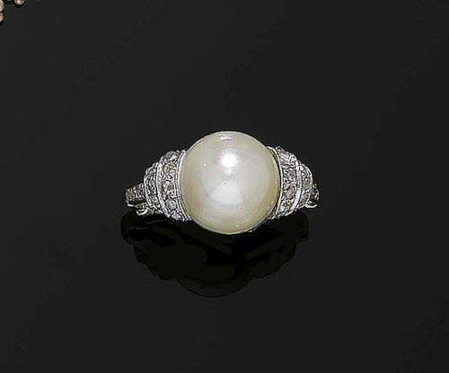 Appraisal: PEARL AND DIAMOND RING ca Platinum Decorative ring the top