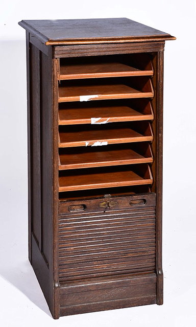 Appraisal: AN EARLY TH CENTURY OAK FILING CABINET with tambour running