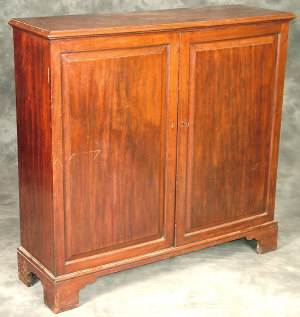 Appraisal: A George IV mahogany dwarf linen press early th century