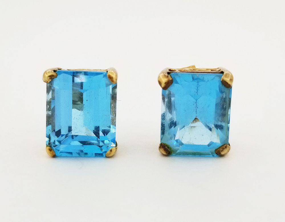 Appraisal: K Gold Topaz Earrings K Gold Topaz Earrings Stamped on